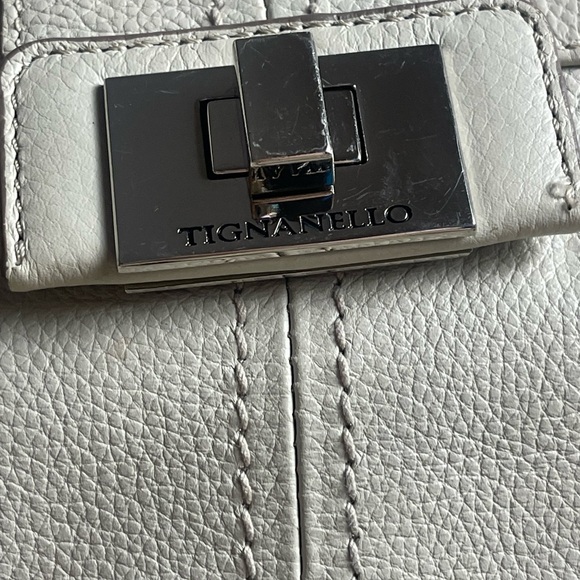 Tignanello White Leather Bag with Silver Lock​ - Picture 2 of 11